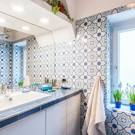 Explore The Amalfi Coast From A Cosy In Centre Апартаменти *