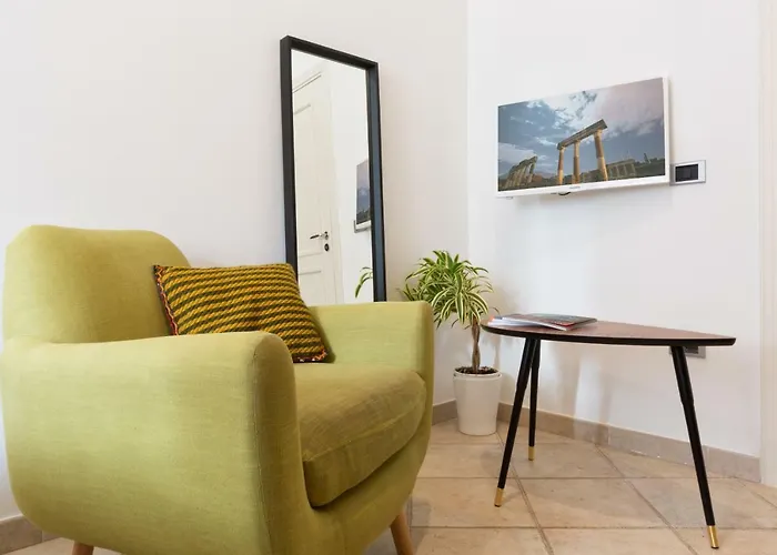 Explore The Amalfi Coast From A Cosy In Centre Appartement